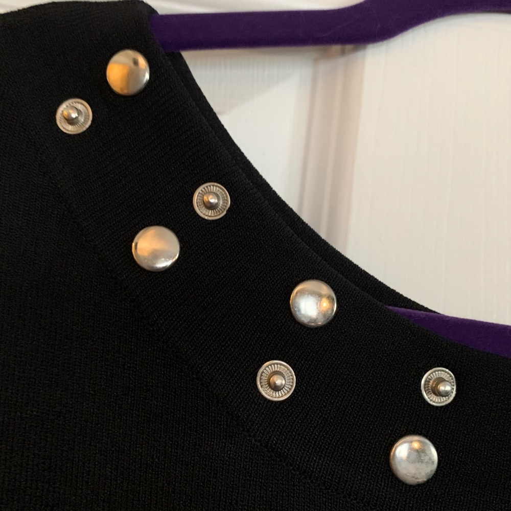 Black 3/4 sleeve with Silver Snap detail. Size XL